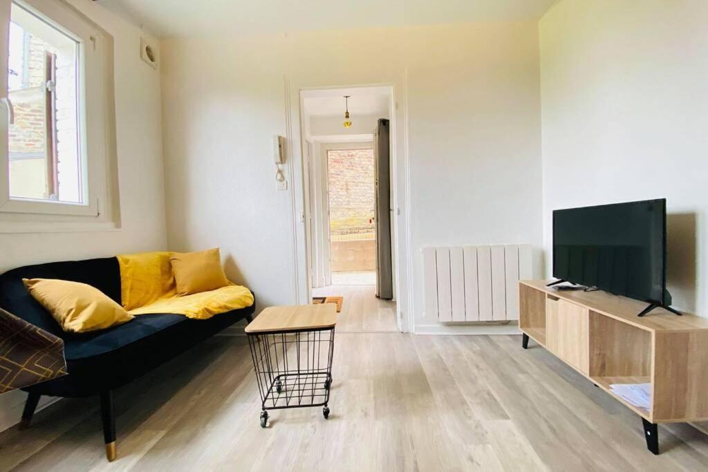 Appartement Cosy Avec Jardin Chaleureux Laon Esterno foto